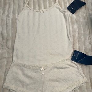 Brandy Melville cream heart set